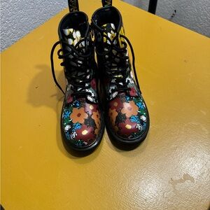 DR marten size 6 Floral